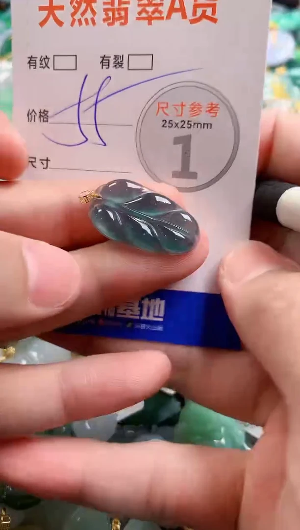 颈饰18K金镶嵌翡翠28101062