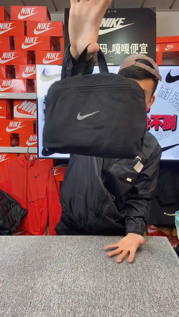 黑色可折叠便携旅行包 NIKE/耐克 全新无暇 直播间过款为准