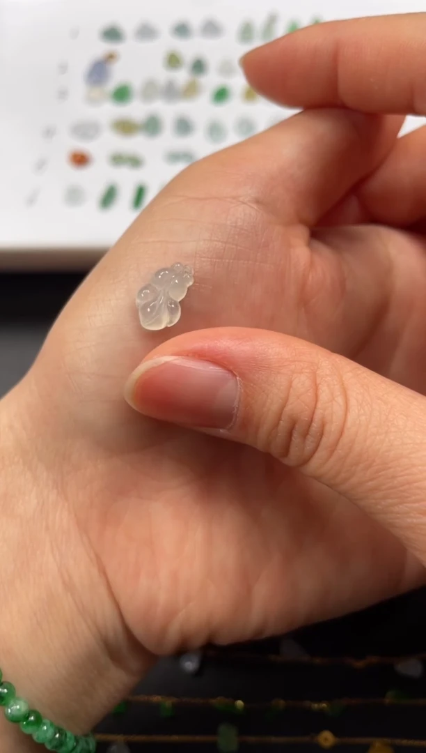 吊坠(不含链)18K金镶嵌翡翠一个JK680