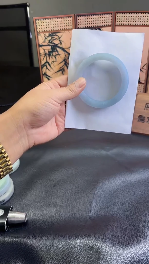 未镶嵌手镯定制翡翠夏***?手镯定制