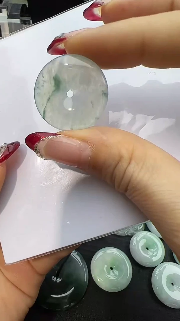 【闪购商品】翡翠颈饰未镶嵌平安扣