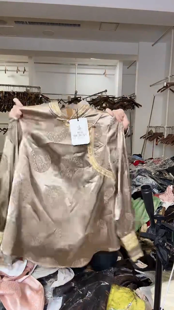 M码       90-105斤   衬衣  无腰带