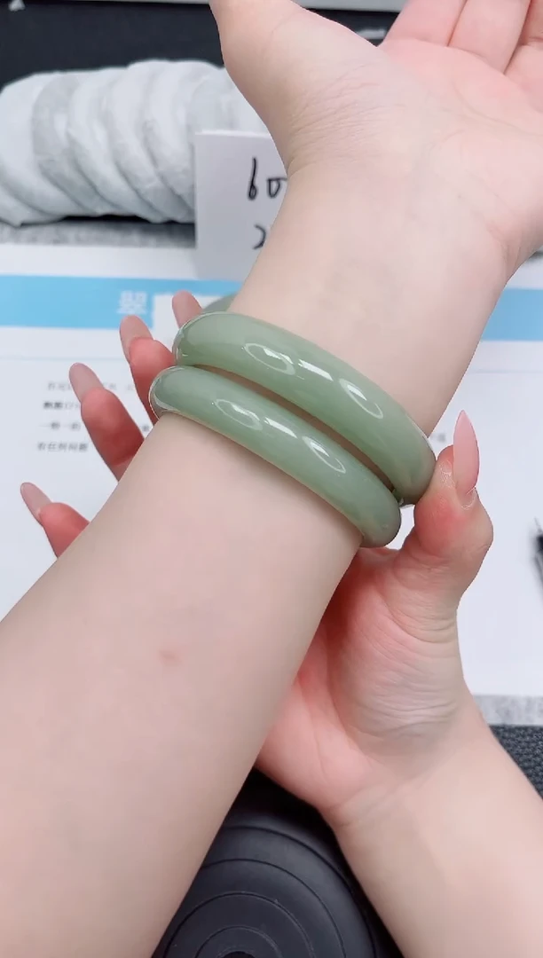 石英质玉手镯未镶嵌59-63.6
