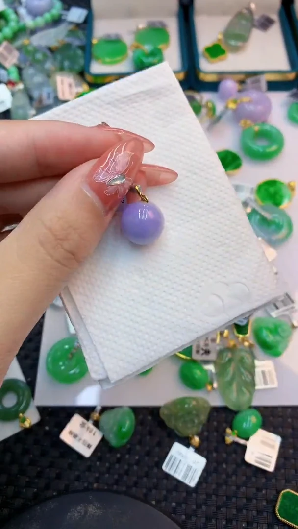 颈饰18K金镶嵌翡翠1