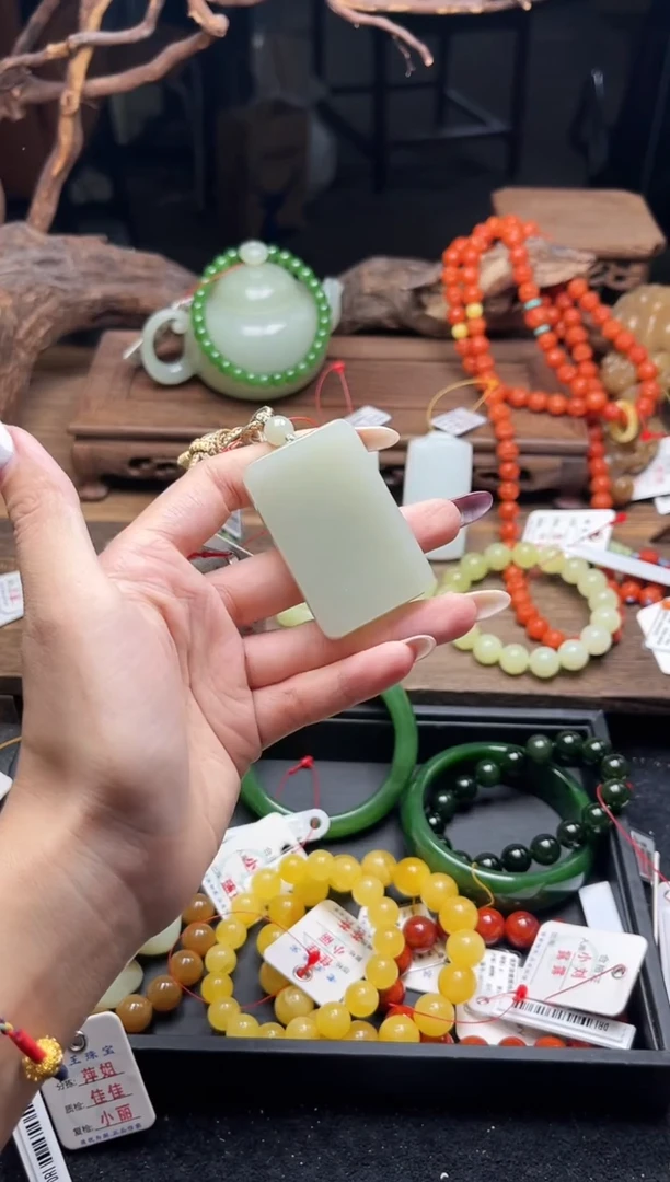 吊坠(不含链)未镶嵌和田玉且末青白 无事牌9014928