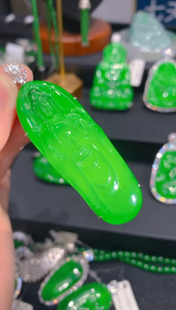 【闪购商品】翡翠颈饰18K金镶嵌64一季