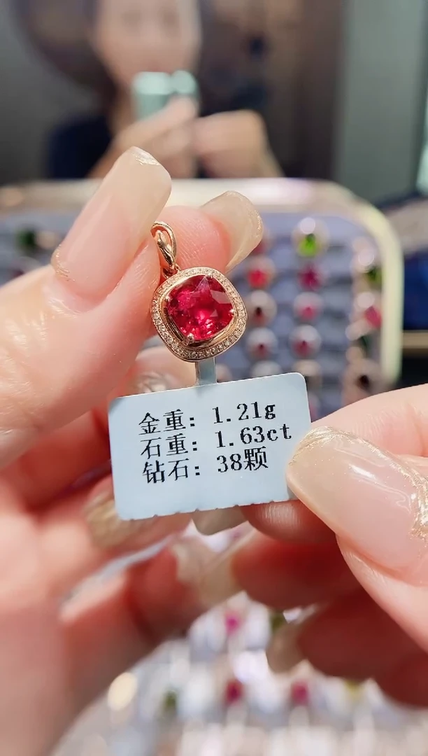 18K金镶嵌颈饰碧玺1.63