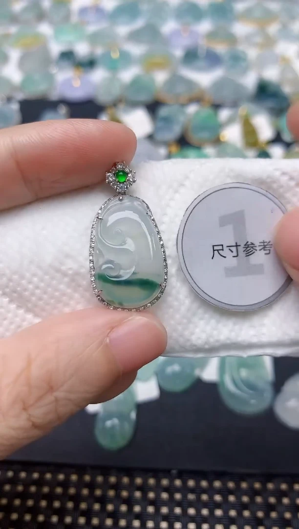 颈饰18K金镶嵌翡翠天然缅甸A货翡翠