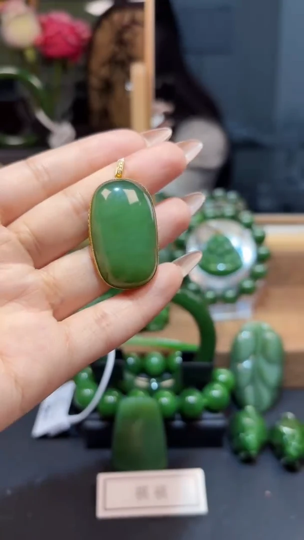 和田玉（碧玉）18K金镶嵌颈饰1