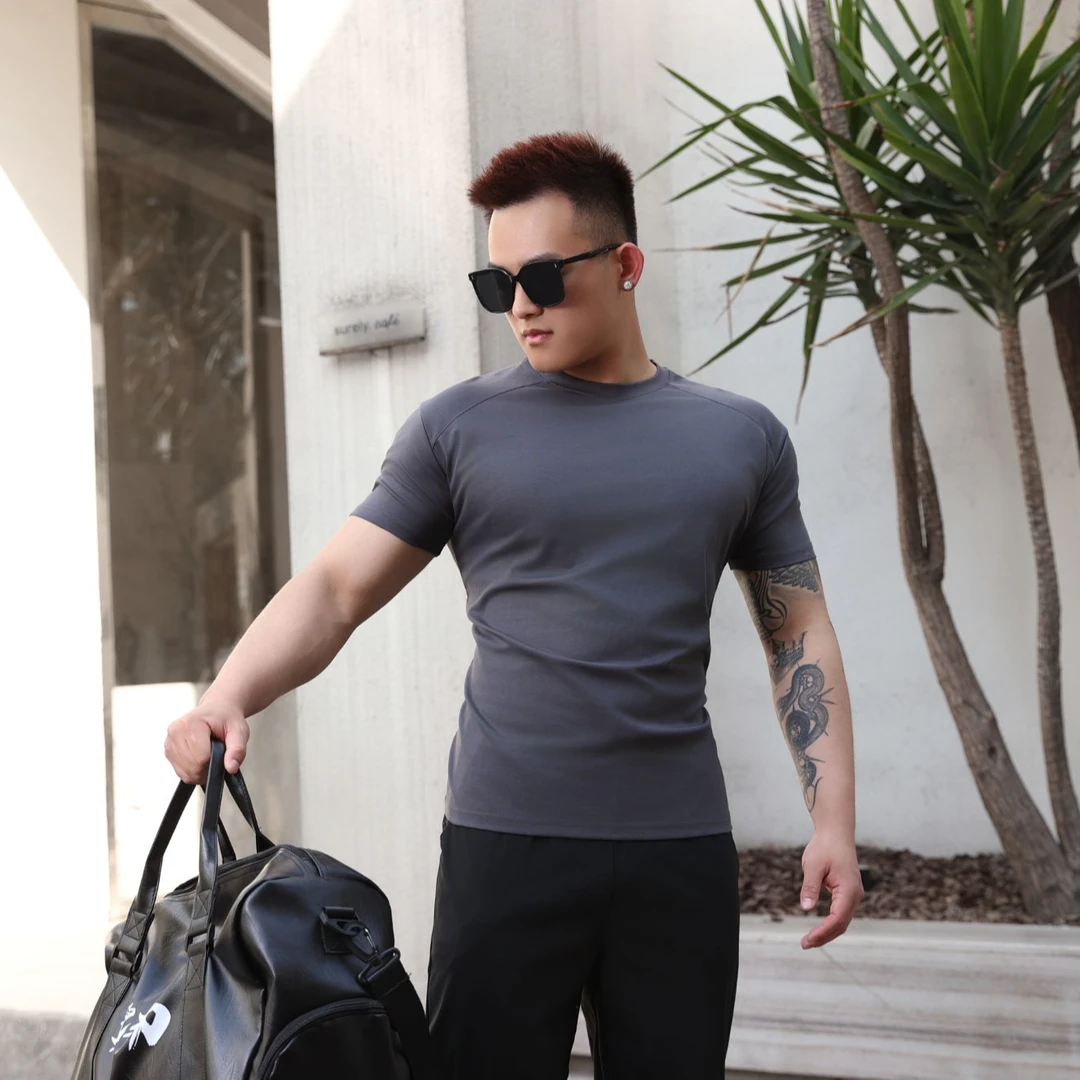 透气速干男运动风硬汉风运动T恤户外健身男士潮流半袖黑色弹力