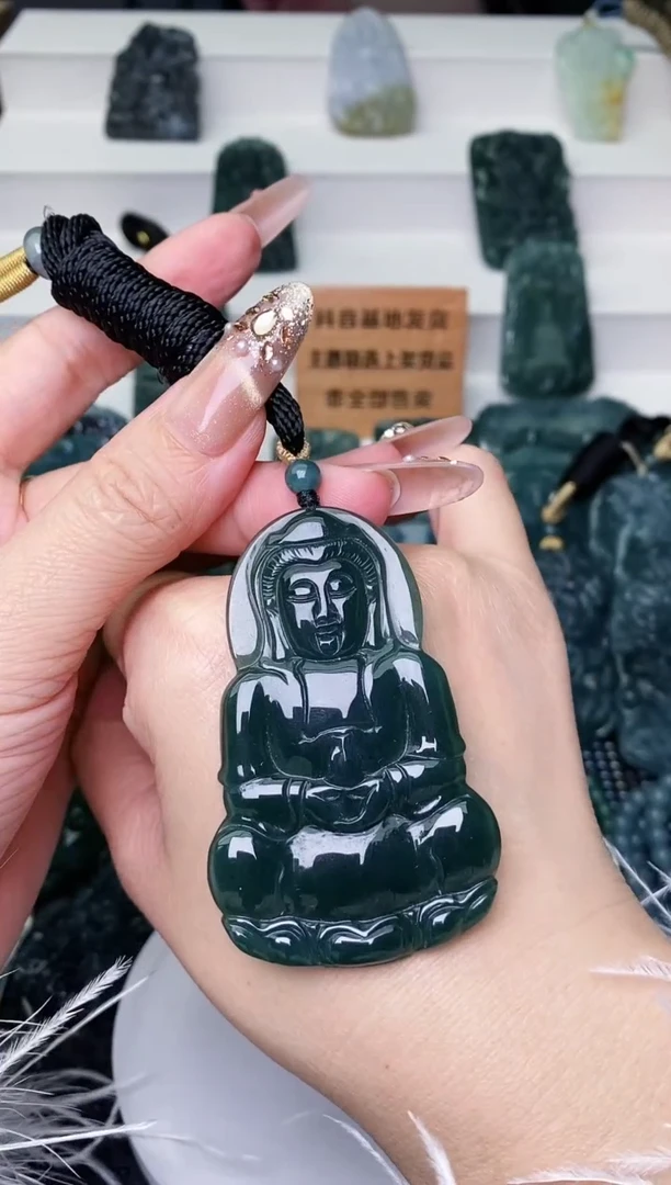 颈饰未镶嵌翡翠