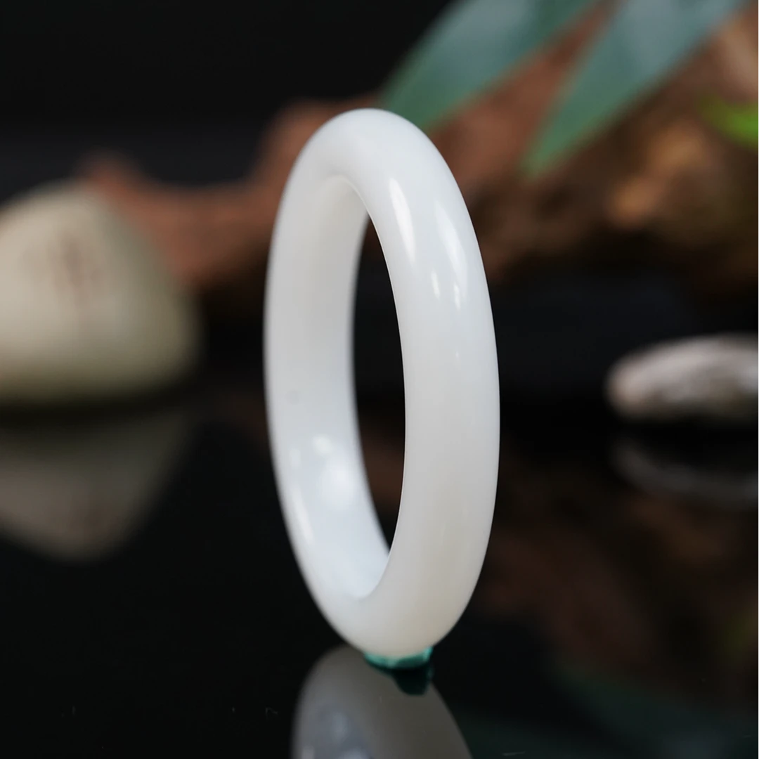 【石缘居珠宝】材质天然和田玉羊脂白佩戴高贵大气款高货手镯 C56-6