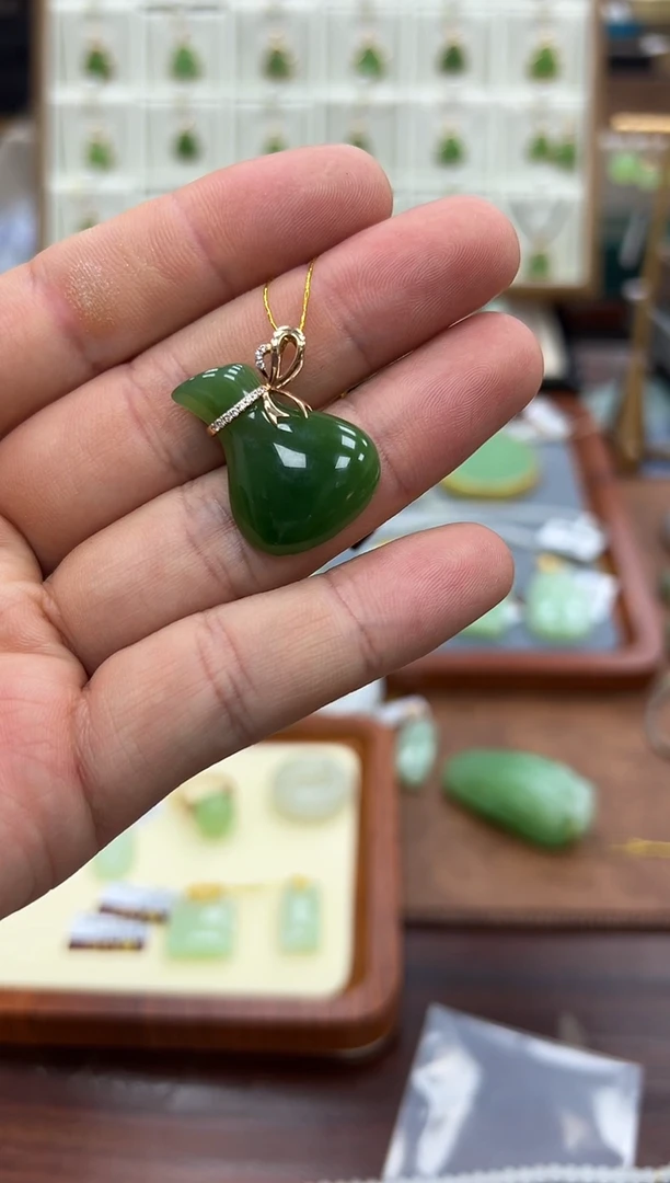 【闪购商品】和田玉吊坠18K金镶嵌福袋