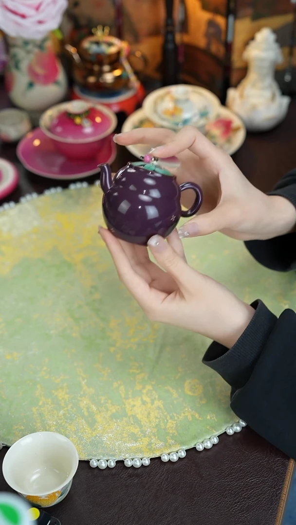 景德镇手工手绘三秋月粉彩紫砂壶