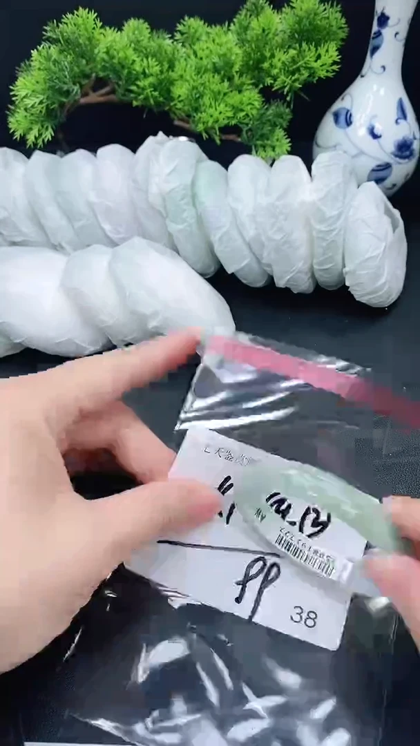 未镶嵌手镯翡翠38