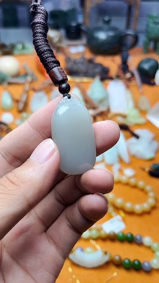 颈饰未镶嵌和田玉无事牌