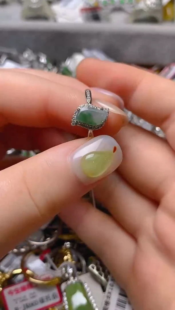 银S925镶嵌戒指翡翠百内无证书