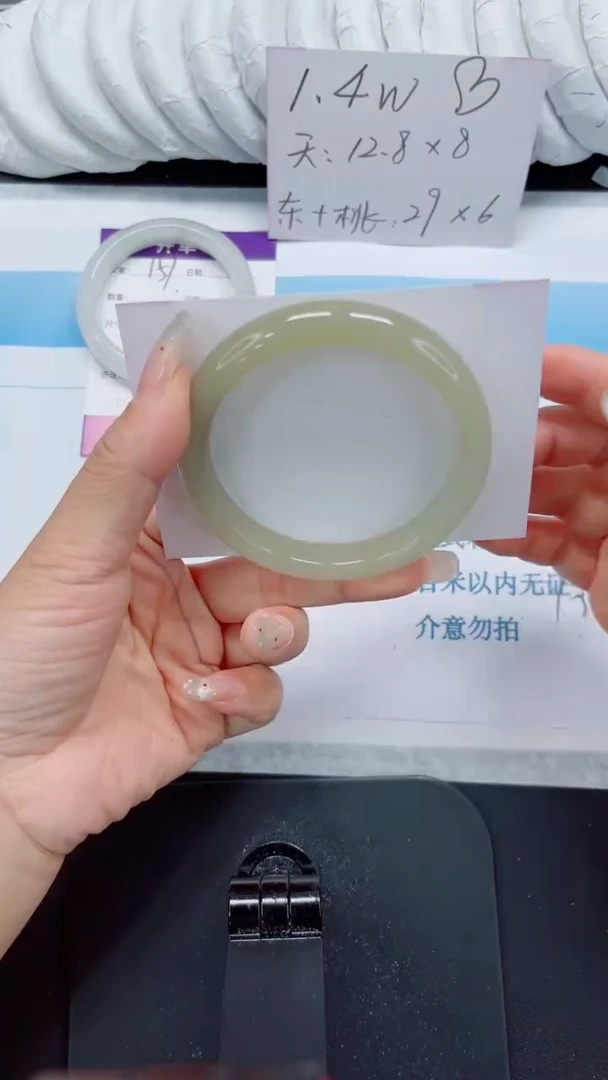 未镶嵌手镯石英质玉158-58.3
