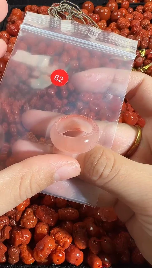 颈饰未镶嵌南红玛瑙1