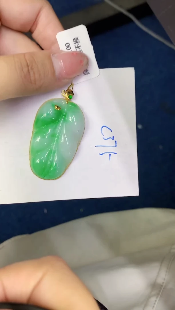 翡翠18K金镶嵌颈饰缅甸天然翡翠A货