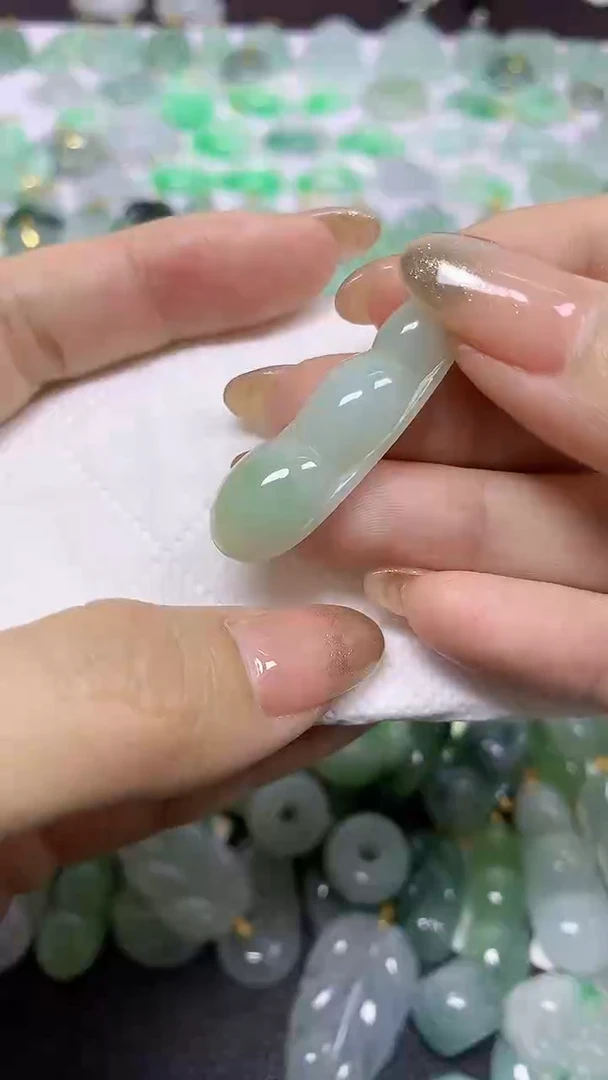 颈饰未镶嵌翡翠天然翡翠A货