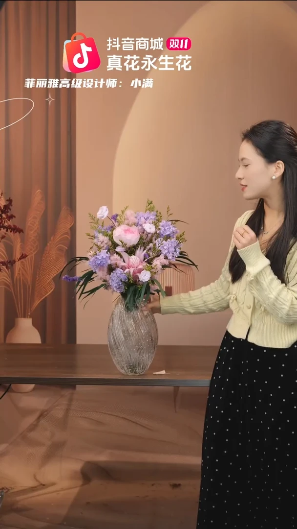 有机玻璃图片款式：花+花瓶一整套