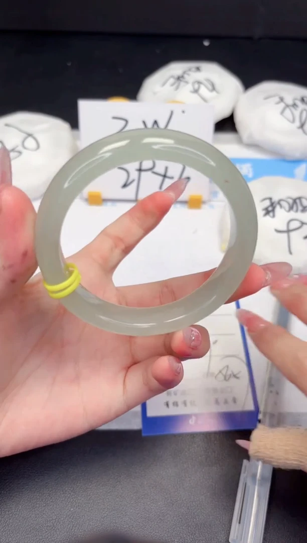 【闪购商品】石英质玉手镯未镶嵌361-56.7