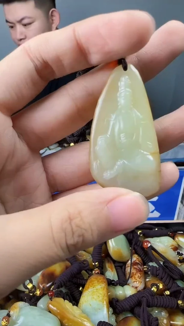 和田玉未镶嵌颈饰1