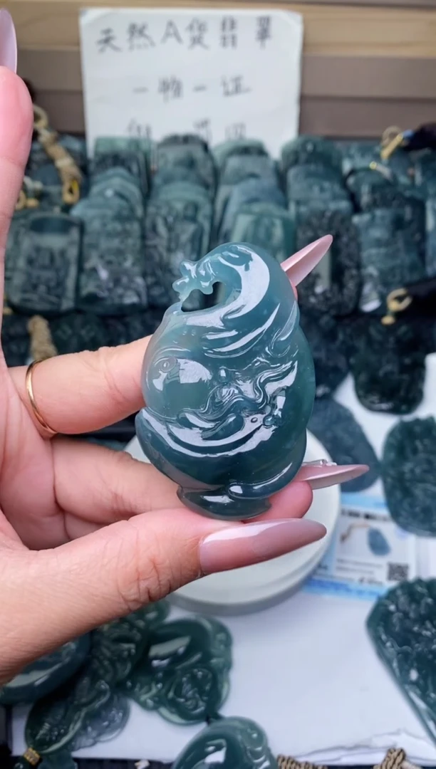 颈饰未镶嵌翡翠