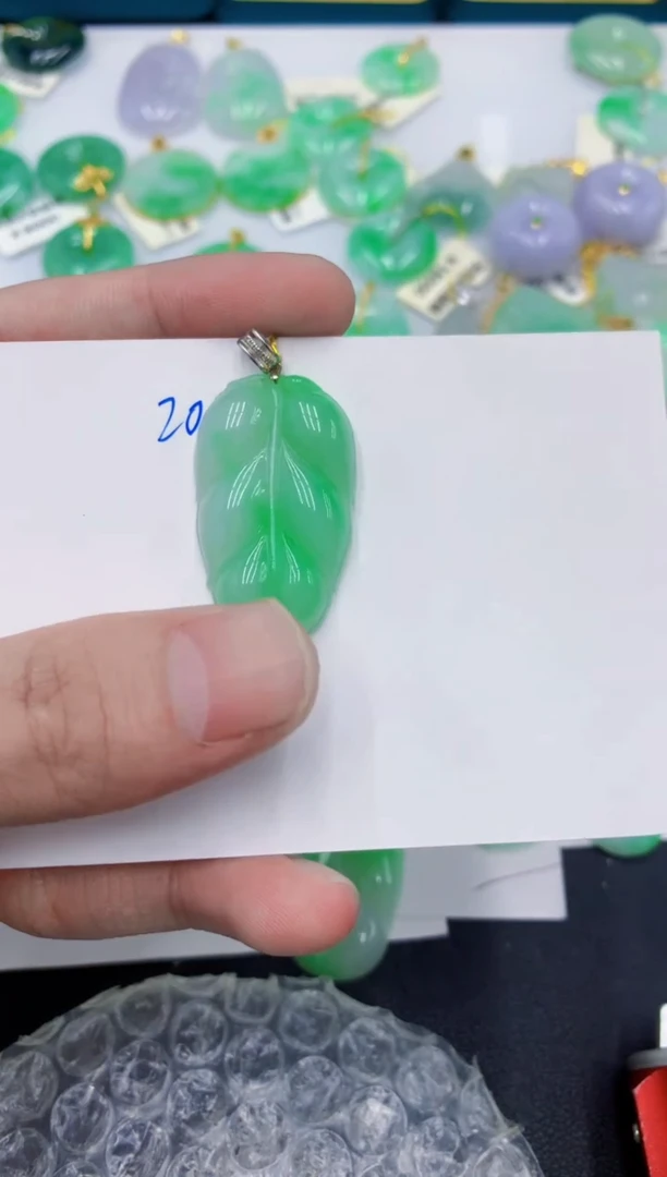 颈饰18K金镶嵌翡翠?*范111111