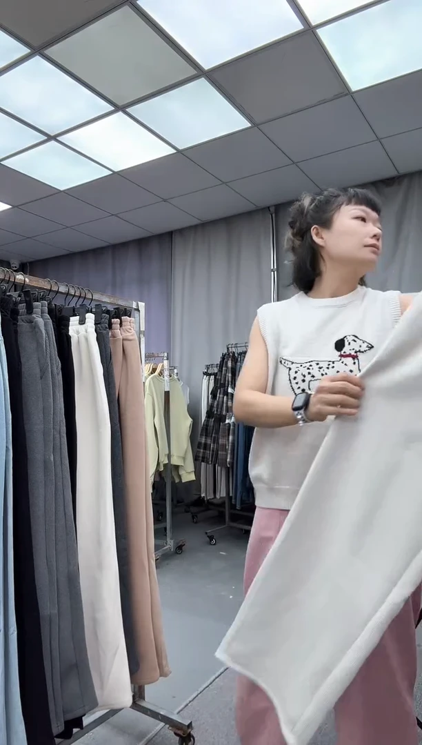 单裤子    大哥家漂亮衣服漂亮颜色