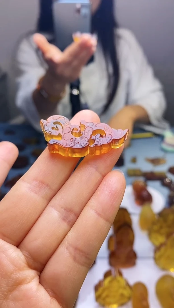 【闪购商品】琥珀吊坠(赠链)未镶嵌HP96-45（龙凤小吊坠）