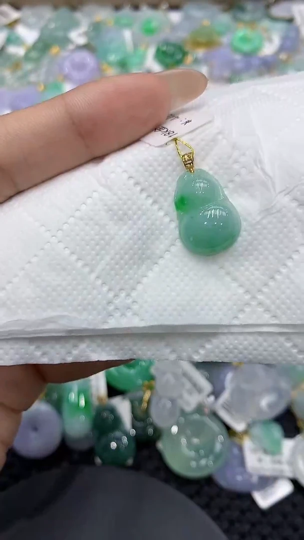 颈饰18K金镶嵌翡翠111111111111