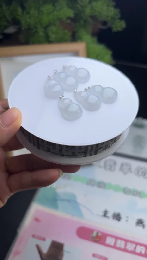 18K金镶嵌挂件翡翠多样性发一件CH162