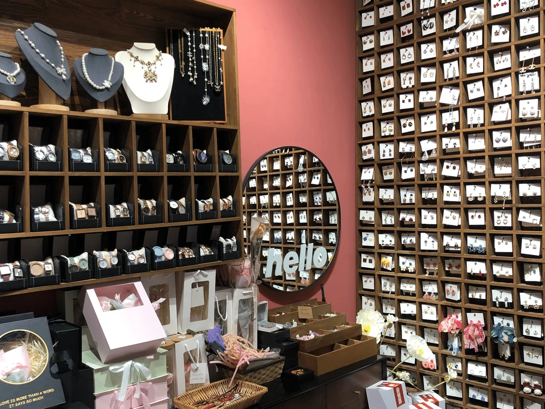 首饰展示架 铜合金首饰轻奢复古风百搭轻奢饰品看直播间下单