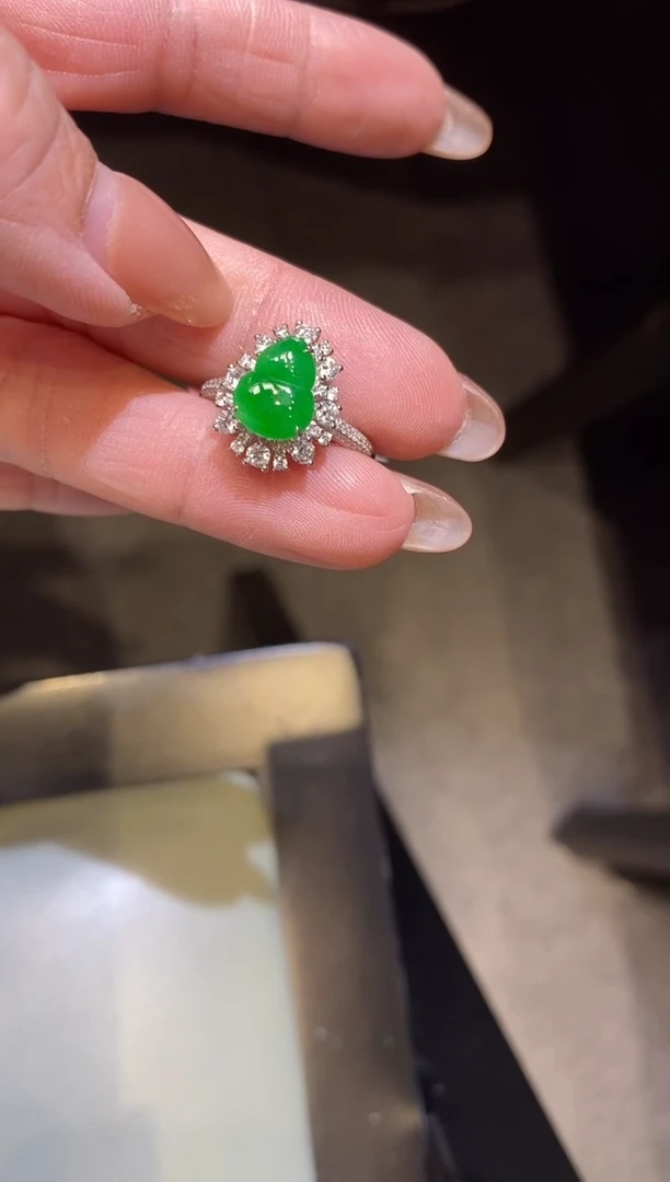 18K金镶嵌戒指翡翠D****＊戒指