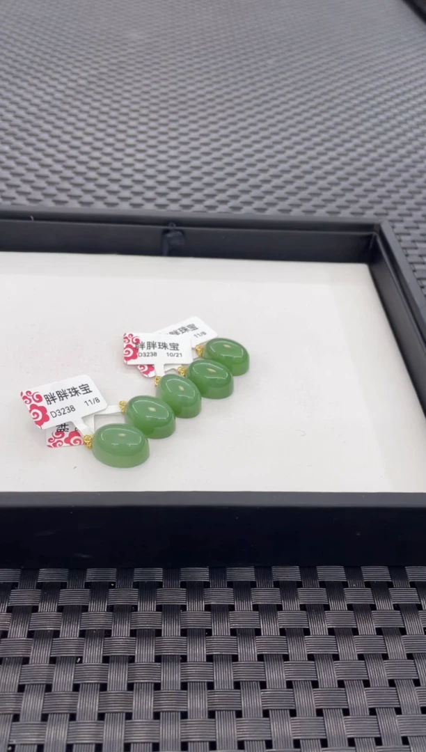 吊坠(不含链)18K金镶嵌和田玉蛋面（多样性发一件）D3238