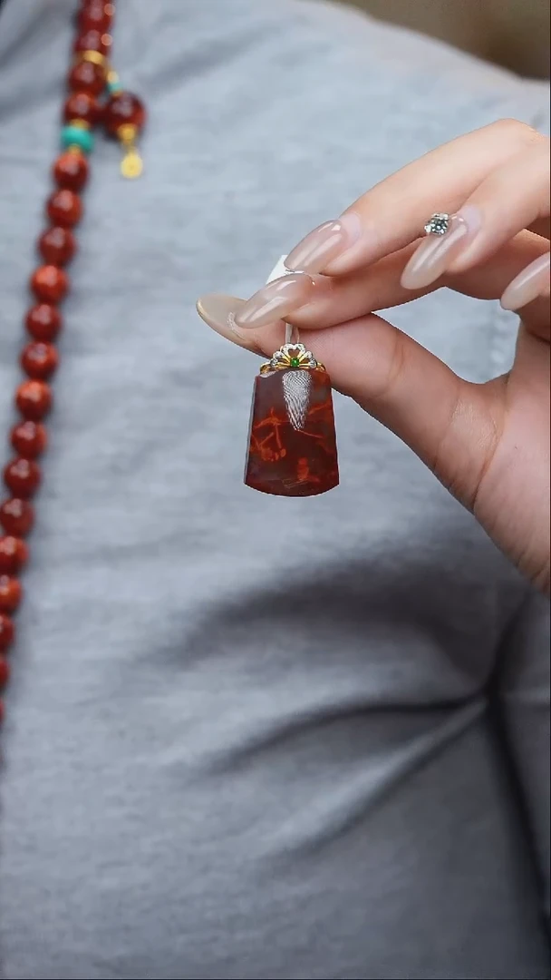 18K金镶嵌吊坠南红玛瑙D