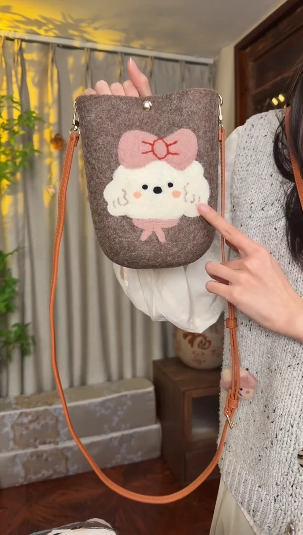 羊毛非遗羊毛毡包 手机包小狗