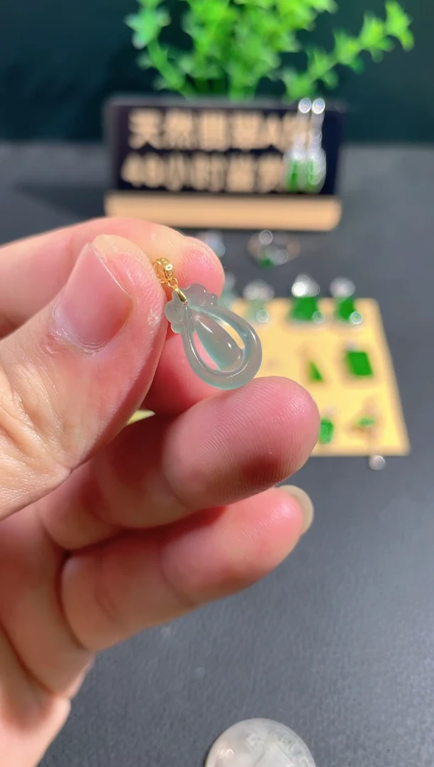 【闪购商品】翡翠颈饰18K金镶嵌翡翠