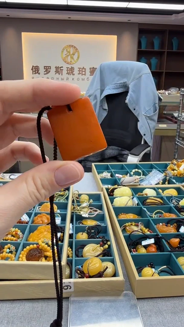 琥珀颈饰未镶嵌92秒拍号 假一罚三