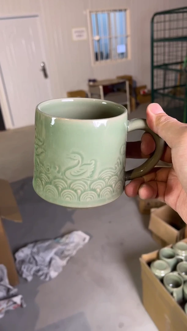 【闪购商品】塑料二级口变形缺釉海水鸭杯1只·