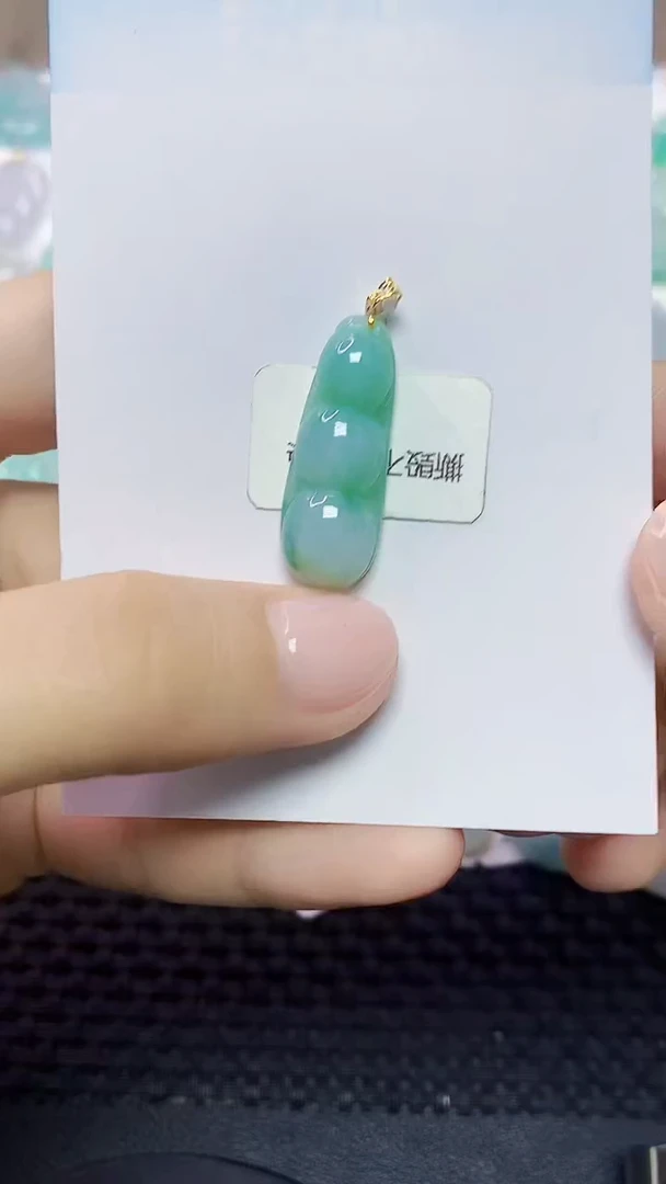 翡翠18K金镶嵌颈饰4534545345