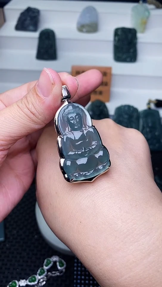 颈饰未镶嵌翡翠