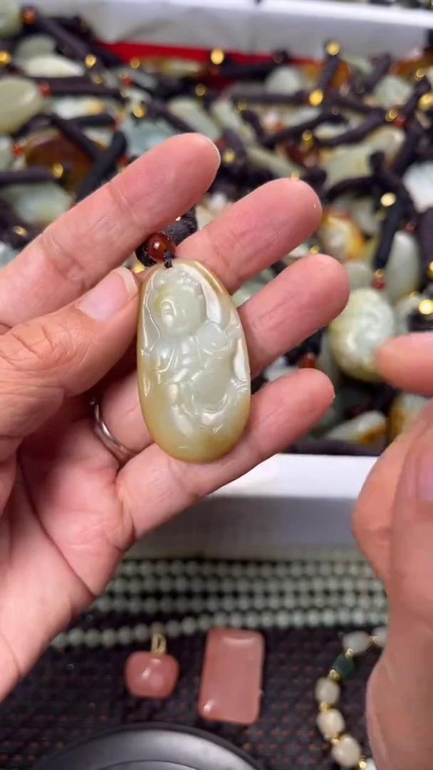 【闪购商品】和田玉颈饰未镶嵌多样性发货没有证书拍一发一有瑕