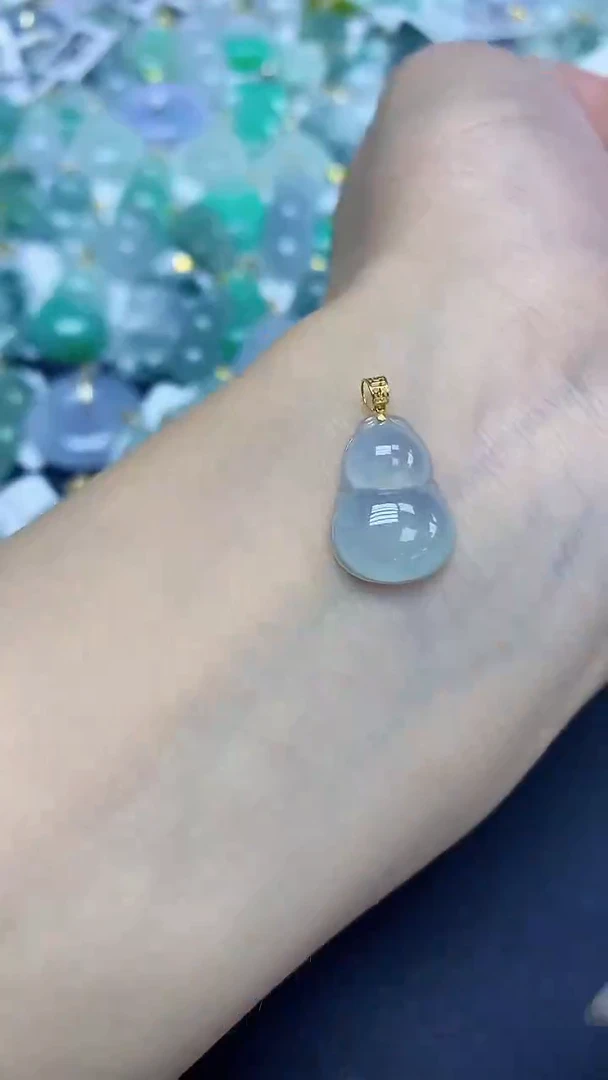翡翠18K金镶嵌颈饰天然缅甸翡翠A货