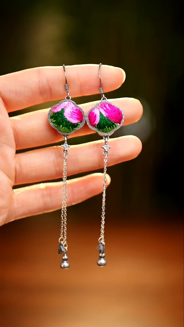 刺绣私人定制苗族手工A149