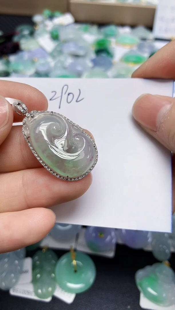 翡翠18K金镶嵌颈饰天然缅甸翡翠A货