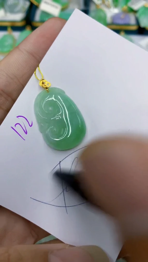 翡翠18K金镶嵌颈饰1111111111
