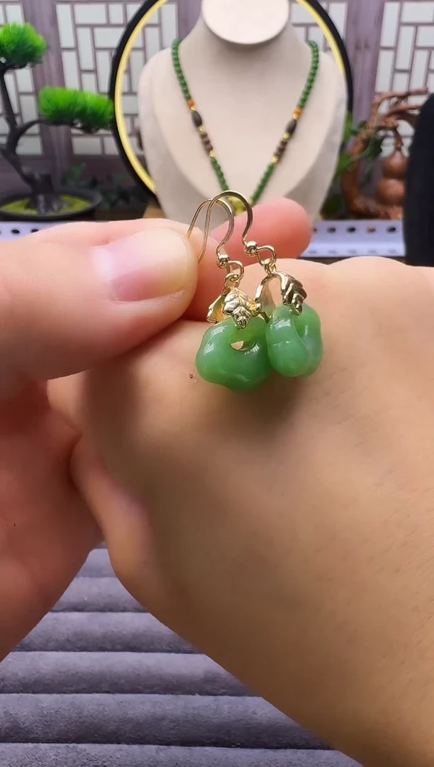 14K金镶嵌和田玉耳饰E179